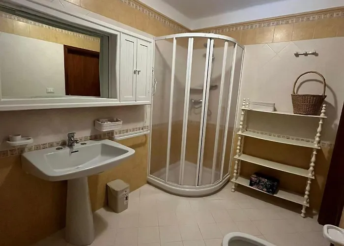 לינה וארוחת בוקר Lilla